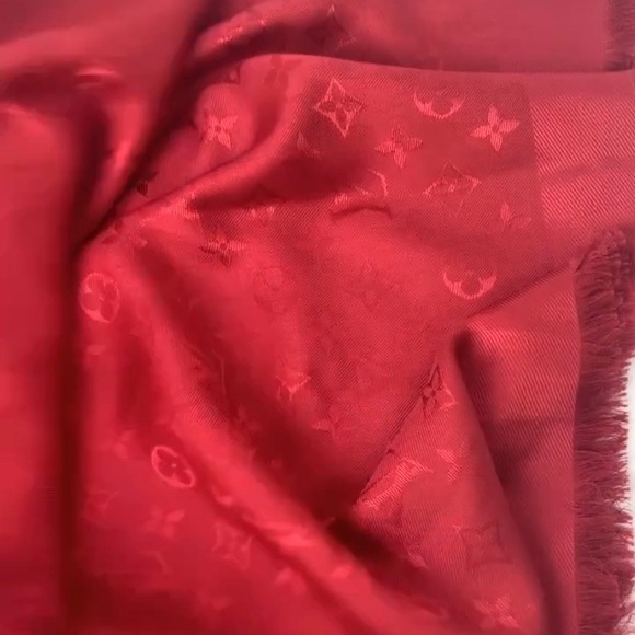 Louis Vuitton Monogram Shawl - Red - Picture 2 of 3